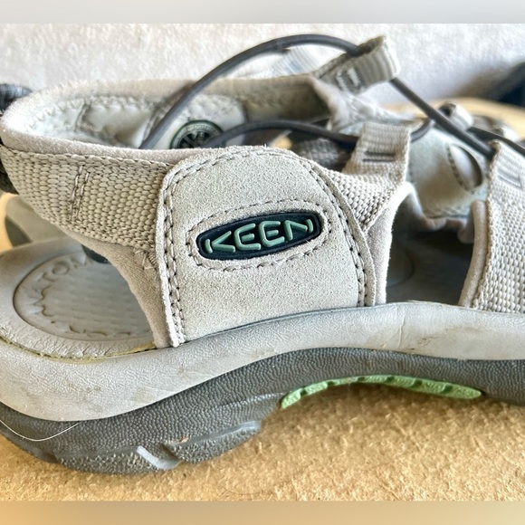 Women's 7.5 Keen Newport H2 Sandals Monochrome Safari Beige Waterproof Washable - Picture 3 of 10